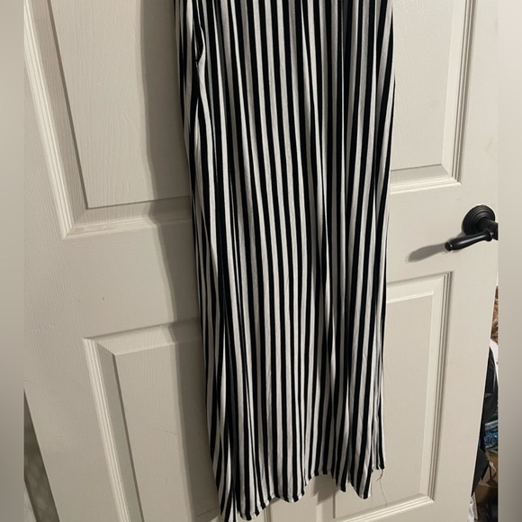 Love In Black & White Vertical Strips Maxi with pockets - Picture 2 of 5